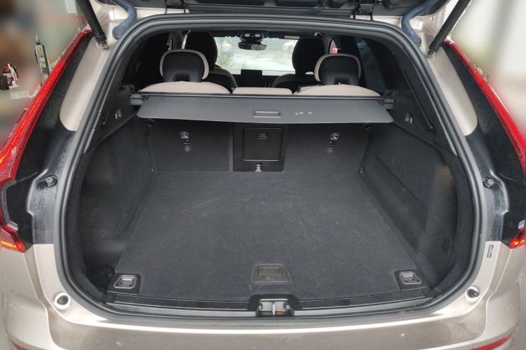 Used Volvo XC60 2026 B5 4x4 Smart Luxury Edition Trunk