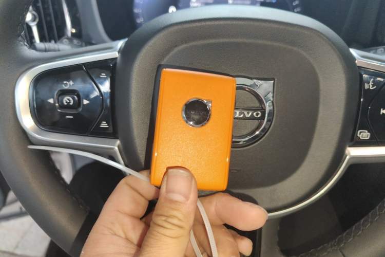 Used Volvo XC60 2026 B5 4x4 Smart Luxury Edition Vehicle Key