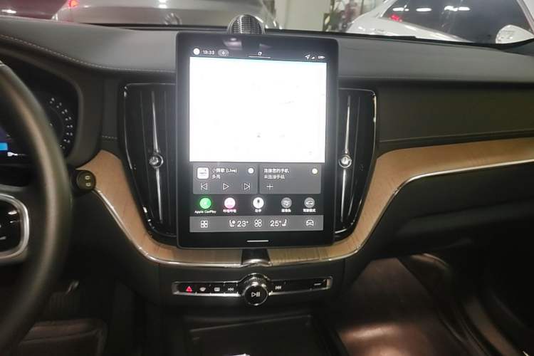 Used Volvo XC60 2026 B5 4x4 SmartDrive Sport Edition Audio And AC Panel