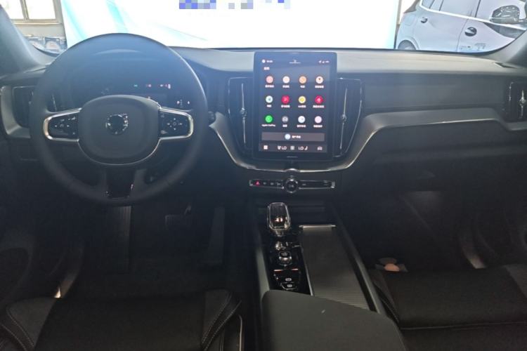 Used Volvo XC60 2026 B5 4x4 Smart Range Extreme Night Black Edition Center Console