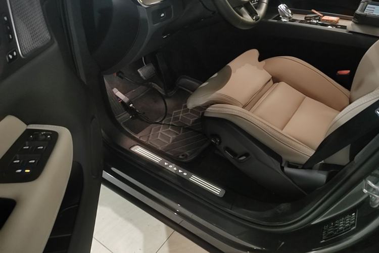 Used Volvo XC60 2026 B5 4x4 SmartDrive Sport Edition Driver Seat