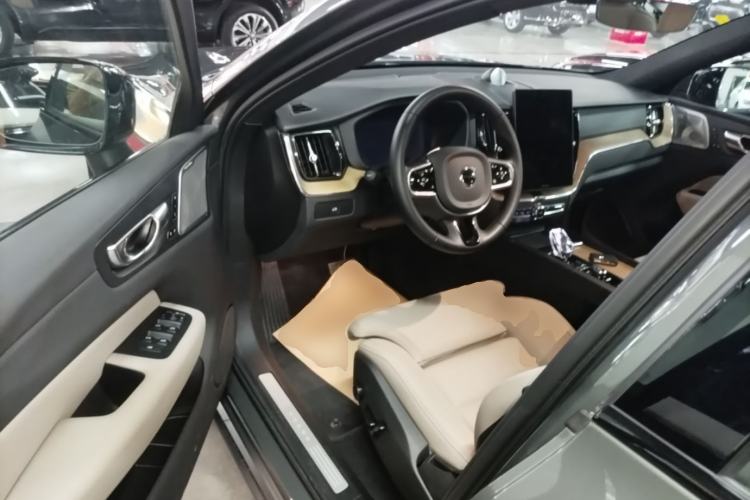 Used Volvo XC60 2026 B5 4x4 SmartDrive Sport Edition Driver Seat