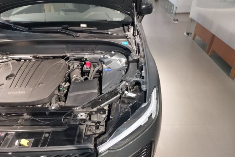 Used Volvo XC60 2026 B5 4x4 Smart Luxury Edition Engine Bay Left