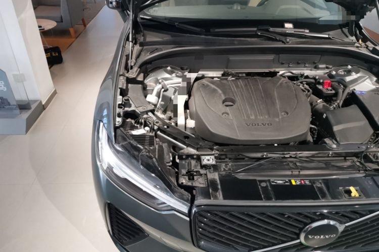 Used Volvo XC60 2026 B5 4x4 Smart Luxury Edition Engine Bay Right