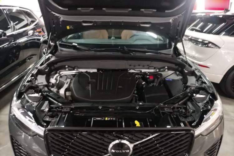 Used Volvo XC60 2026 B5 4x4 SmartDrive Sport Edition Engine Bay