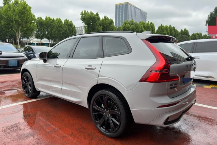 Used Volvo XC60 2026 B5 4x4 Smart Range Extreme Night Black Edition Exterior 2
