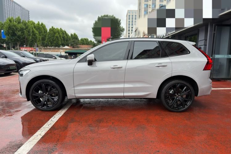 Used Volvo XC60 2026 B5 4x4 Smart Range Extreme Night Black Edition Exterior 3