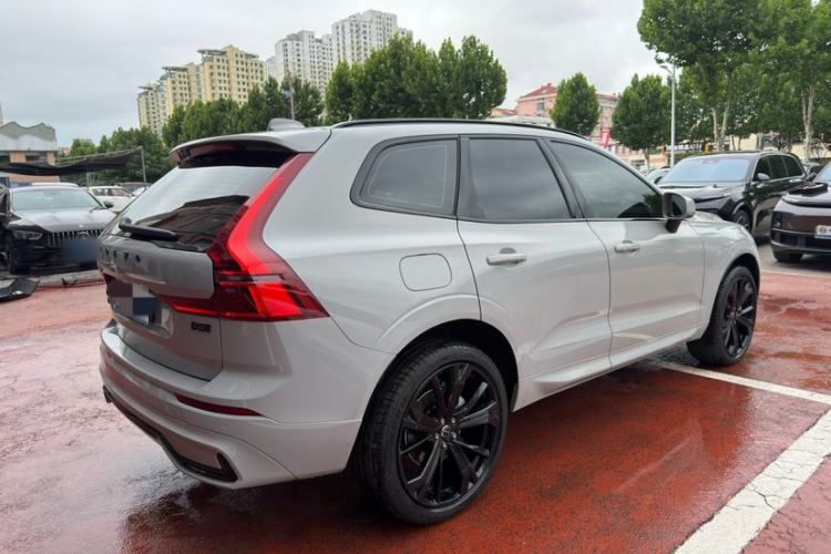 Used Volvo XC60 2026 B5 4x4 Smart Range Extreme Night Black Edition Exterior 4