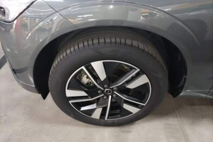 Used Volvo XC60 2026 B5 4x4 SmartDrive Sport Edition Exterior 4
