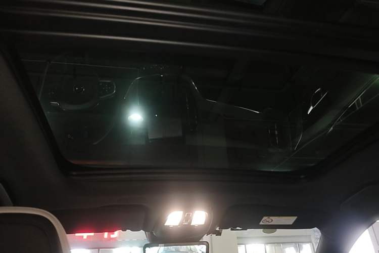 Used Volvo XC60 2026 B5 4x4 SmartDrive Sport Edition Headliner