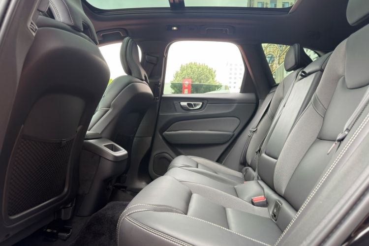 Used Volvo XC60 2026 B5 4x4 Smart Range Extreme Night Black Edition Interior 2