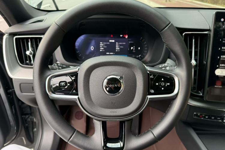 Used Volvo XC60 2026 B5 4x4 Smart Luxury Edition Interior 4