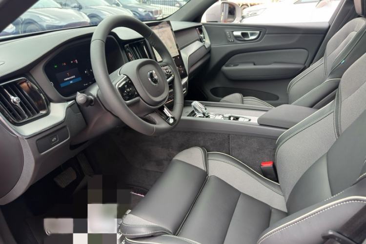 Used Volvo XC60 2026 B5 4x4 Smart Range Extreme Night Black Edition Interior 4