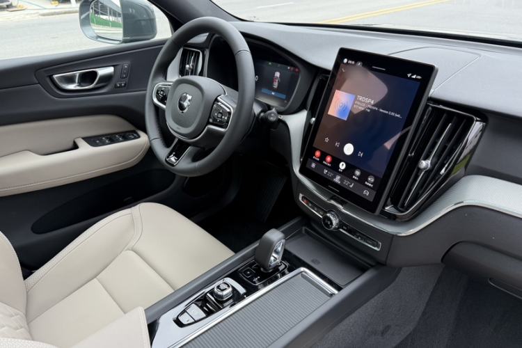 Used Volvo XC60 2026 B5 4x4 Smart Luxury Edition Interior 4