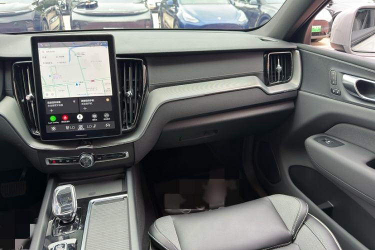 Used Volvo XC60 2026 B5 4x4 Smart Range Extreme Night Black Edition Interior 5