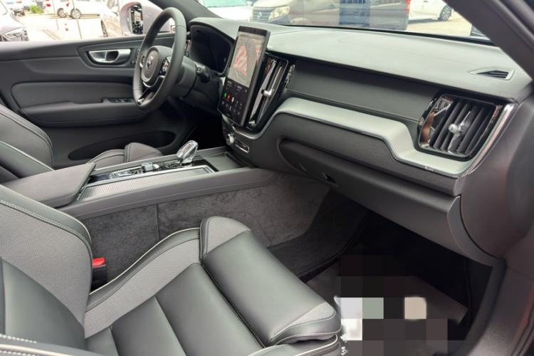 Used Volvo XC60 2026 B5 4x4 Smart Range Extreme Night Black Edition Interior 6