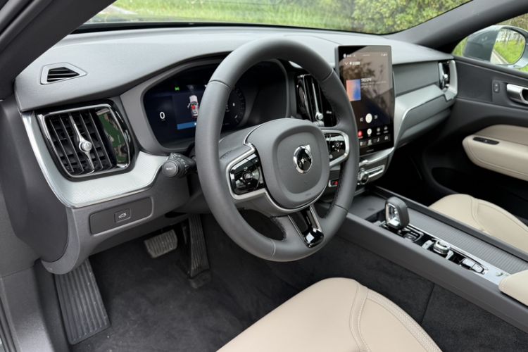 Used Volvo XC60 2026 B5 4x4 Smart Luxury Edition Interior 6