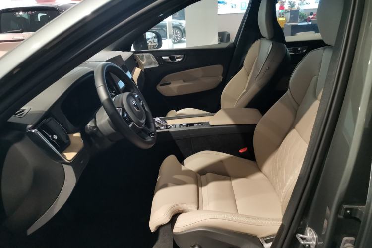 Used Volvo XC60 2026 B5 4x4 Smart Luxury Edition Left Front Seat