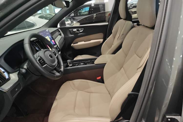 Used Volvo XC60 2026 B5 4x4 Smart Luxury Edition Left Front Seat