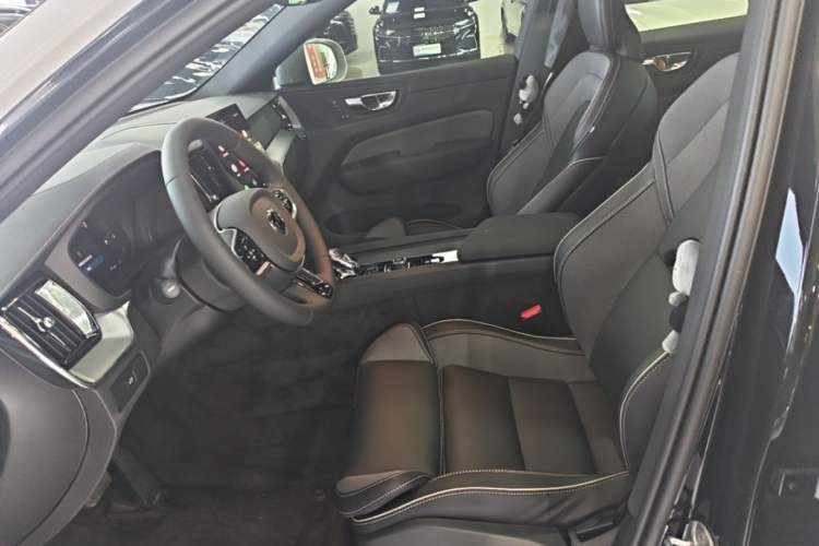 Used Volvo XC60 2026 B5 4x4 Smart Range Extreme Night Black Edition Left Front Seat