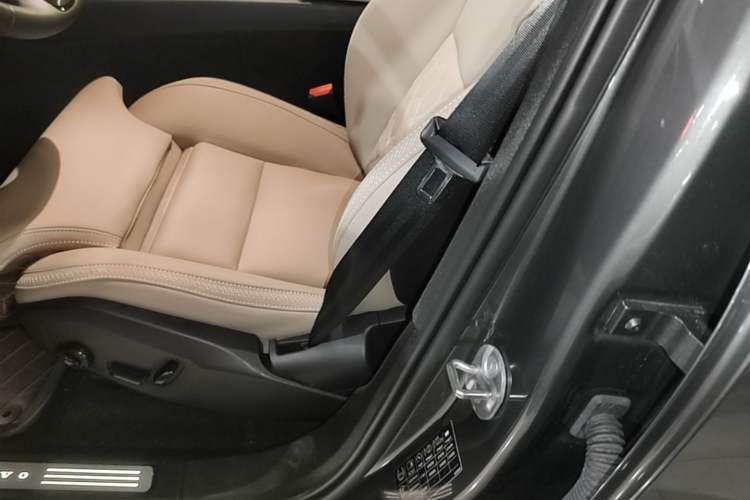 Used Volvo XC60 2026 B5 4x4 SmartDrive Sport Edition Left Front Seat