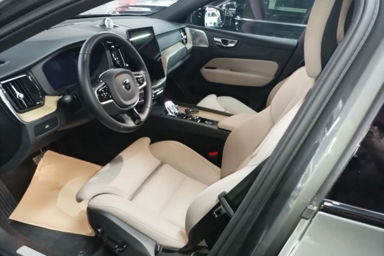 Used Volvo XC60 2026 B5 4x4 SmartDrive Sport Edition Left Front Seat