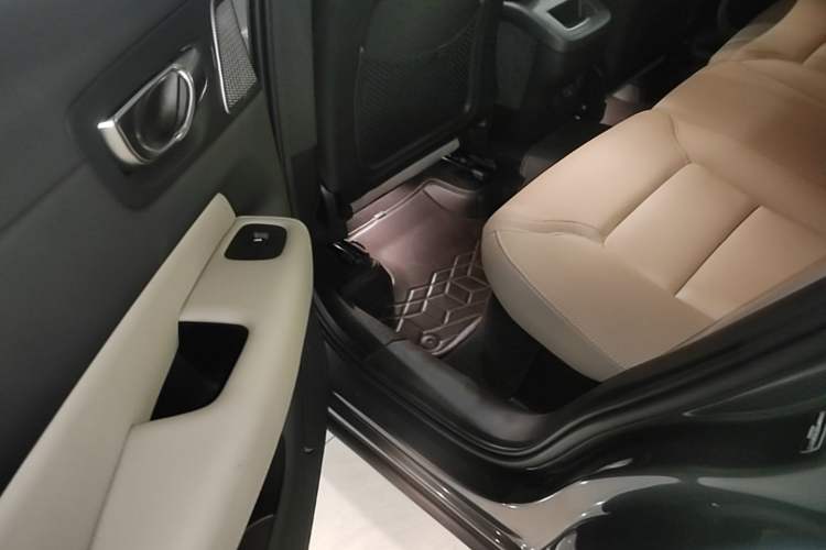 Used Volvo XC60 2026 B5 4x4 SmartDrive Sport Edition Left Rear Seat