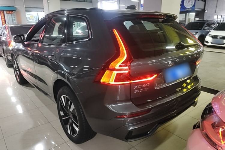 Used Volvo XC60 2026 B5 4x4 SmartDrive Sport Edition Rear Left 45 Deg