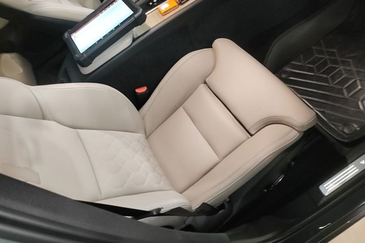 Used Volvo XC60 2026 B5 4x4 SmartDrive Sport Edition Right Front Seat
