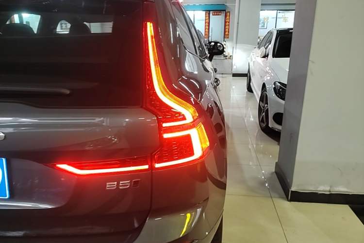 Used Volvo XC60 2026 B5 4x4 SmartDrive Sport Edition Right Rear Taillight