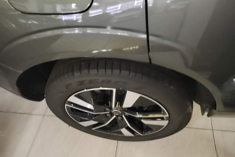 Used Volvo XC60 2026 B5 4x4 SmartDrive Sport Edition Right Rear Wheel Hub