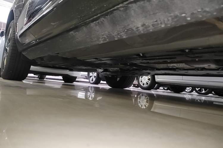 Used Volvo XC60 2026 B5 4x4 SmartDrive Sport Edition Right Side Sill