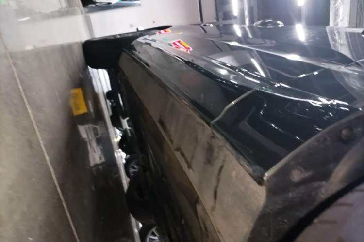 Used Volvo XC60 2026 B5 4x4 SmartDrive Sport Edition Right Side Sill