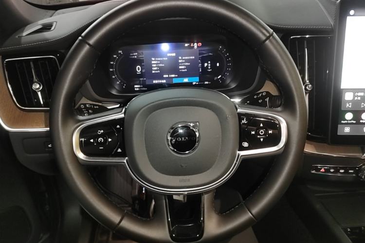 Used Volvo XC60 2026 B5 4x4 SmartDrive Sport Edition Steering Wheel