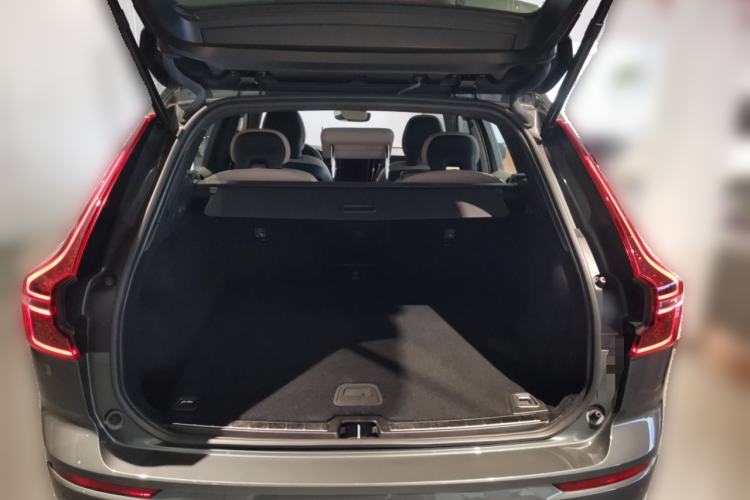 Used Volvo XC60 2026 B5 4x4 Smart Luxury Edition Trunk