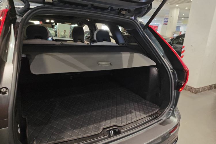 Used Volvo XC60 2026 B5 4x4 Smart Luxury Edition Trunk