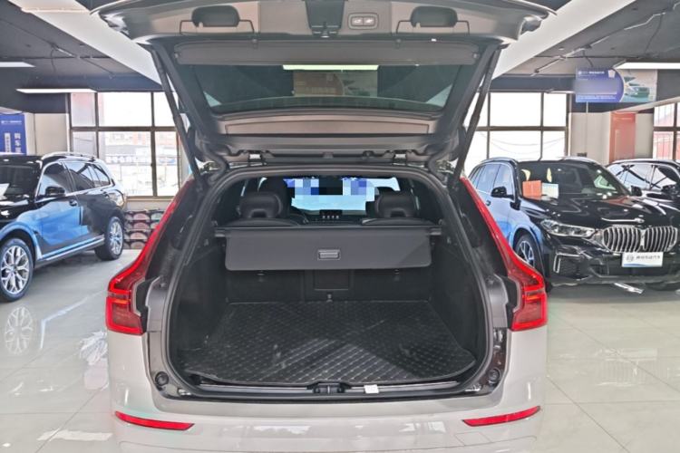 Used Volvo XC60 2026 B5 4x4 Smart Range Extreme Night Black Edition Trunk