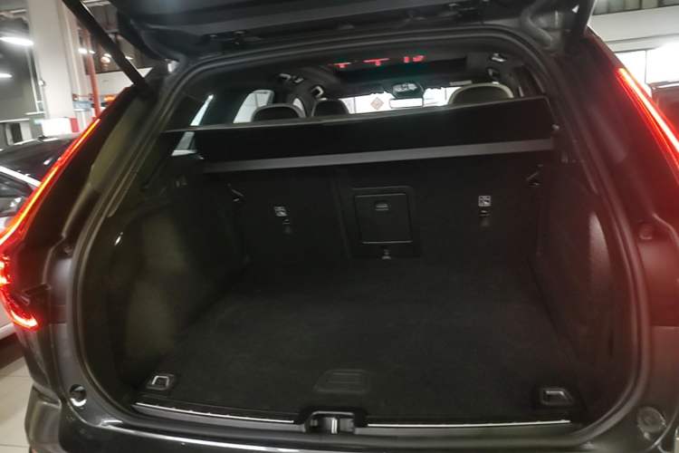 Used Volvo XC60 2026 B5 4x4 SmartDrive Sport Edition Trunk
