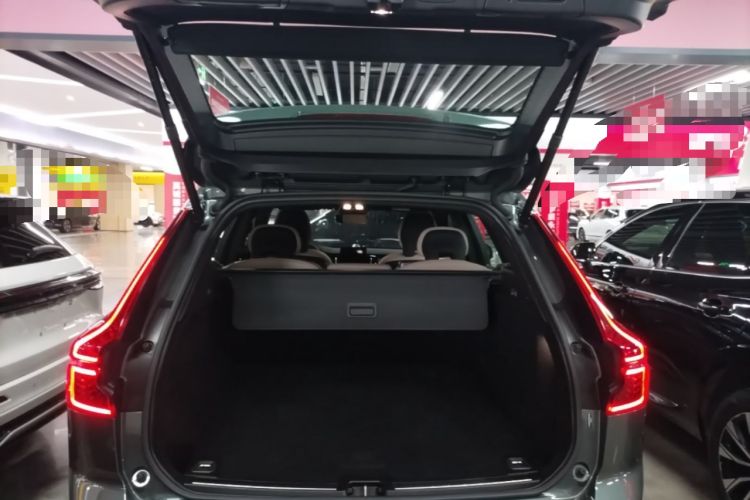 Used Volvo XC60 2026 B5 4x4 SmartDrive Sport Edition Trunk