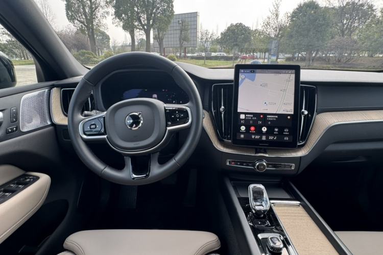 Used Volvo XC60 2026 B5 4x4 SmartDrive Sport Edition Audio And AC Panel