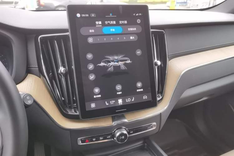 Used Volvo XC60 2026 B5 4x4 SmartDrive Sport Edition Audio And AC Panel