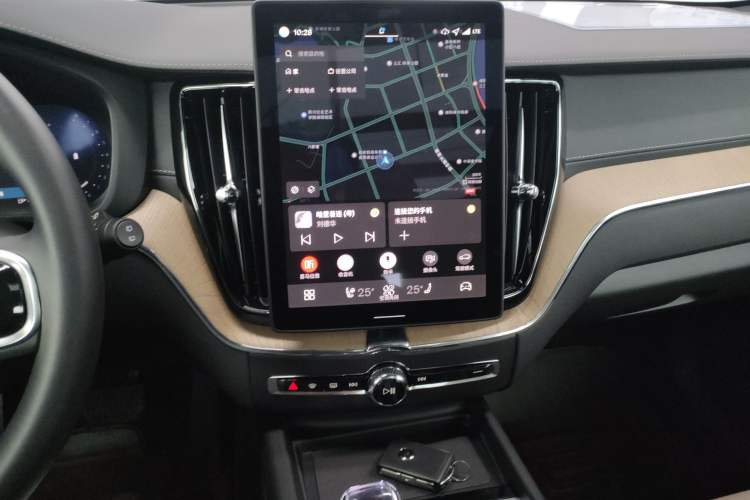 Used Volvo XC60 2026 B5 4x4 SmartDrive Sport Edition Audio And AC Panel