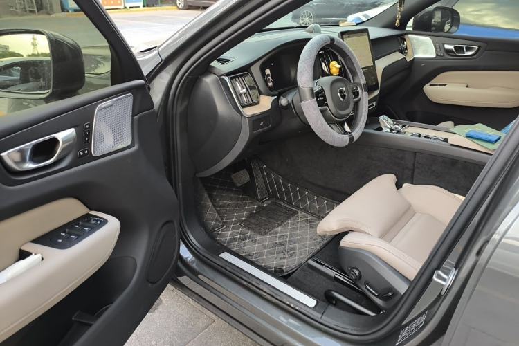 Used Volvo XC60 2026 B5 4x4 Smart Luxury Edition Driver Seat