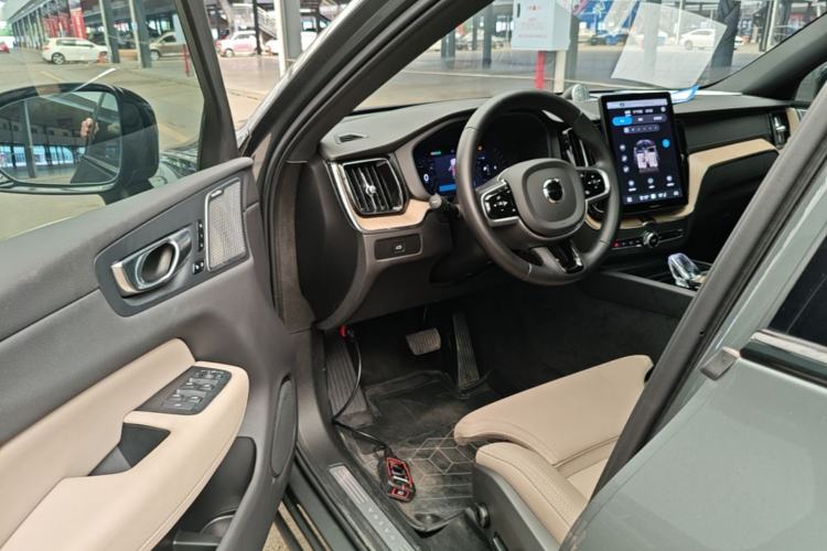 Used Volvo XC60 2026 B5 4x4 SmartDrive Sport Edition Driver Seat
