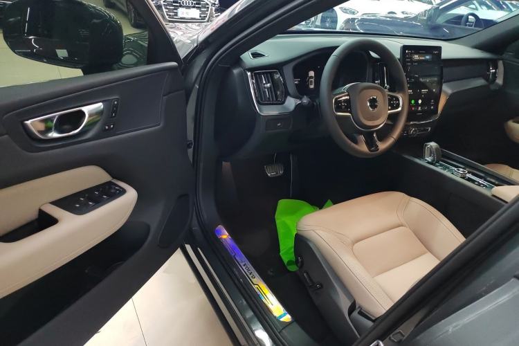 Used Volvo XC60 2026 B5 4x4 Smart Luxury Edition Driver Seat
