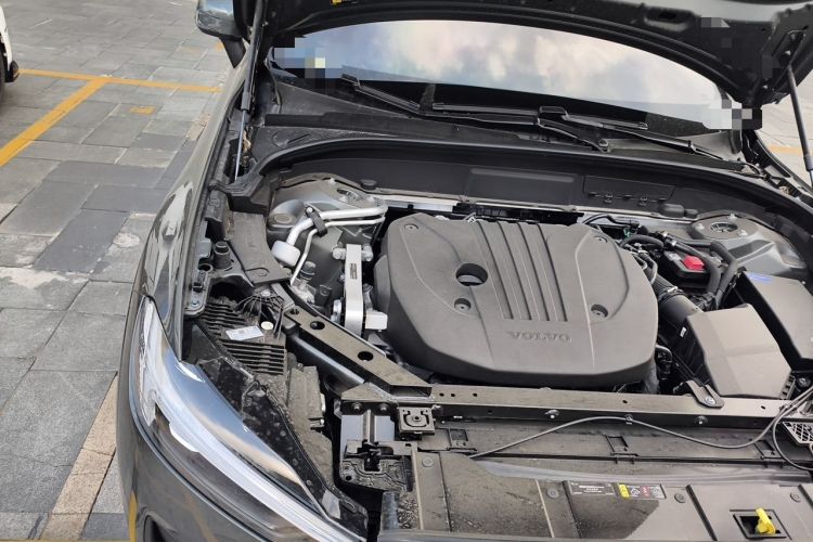 Used Volvo XC60 2026 B5 4x4 Smart Luxury Edition Engine Bay Right