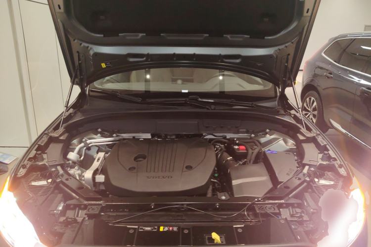 Used Volvo XC60 2026 B5 4x4 SmartDrive Sport Edition Engine Bay