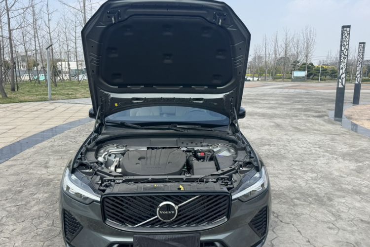 Used Volvo XC60 2026 B5 4x4 SmartDrive Sport Edition Engine Bay