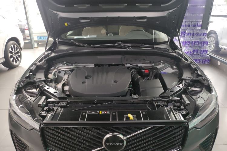 Used Volvo XC60 2026 B5 4x4 SmartDrive Sport Edition Engine Bay