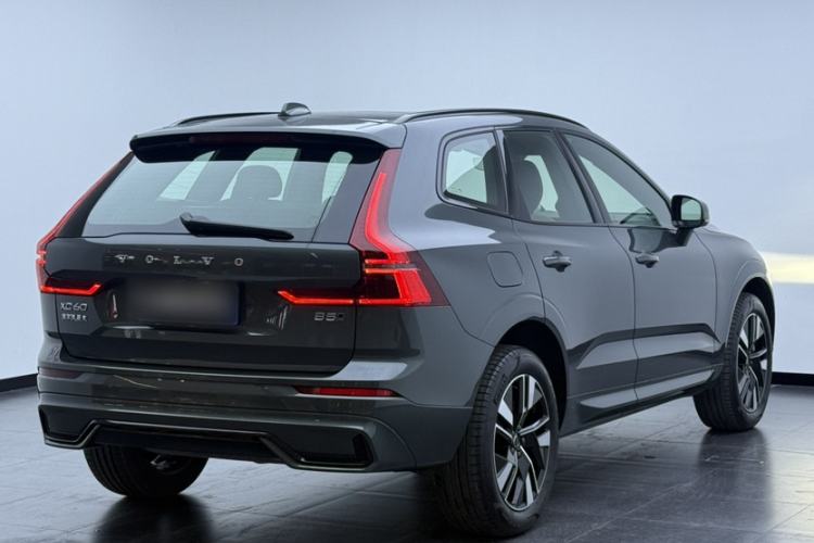 Used Volvo XC60 2026 B5 4x4 SmartDrive Sport Edition Exterior 4